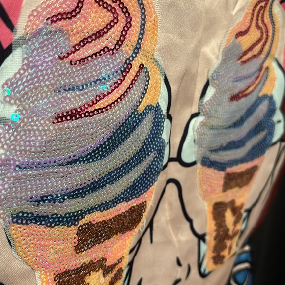 Adorable and Edgy ladies size L tshirt dress with decorative lady - Picture 6 of 7